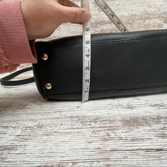 Micheal Kors versatile leather bag - Picture 9 of 14